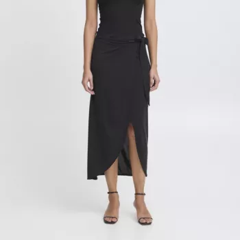 Maxi Skirt Styling: Look Sleek, Not Frumpy